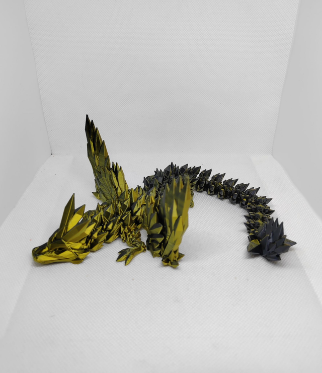 Dragon cristal avec des ailes 