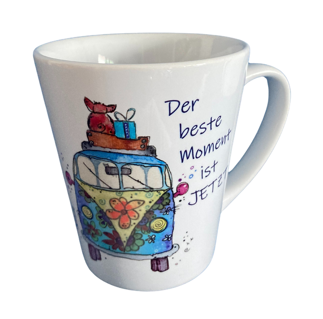 Konische Keramiktasse "Bully mit Schwein - Der beste Moment ist jetzt"