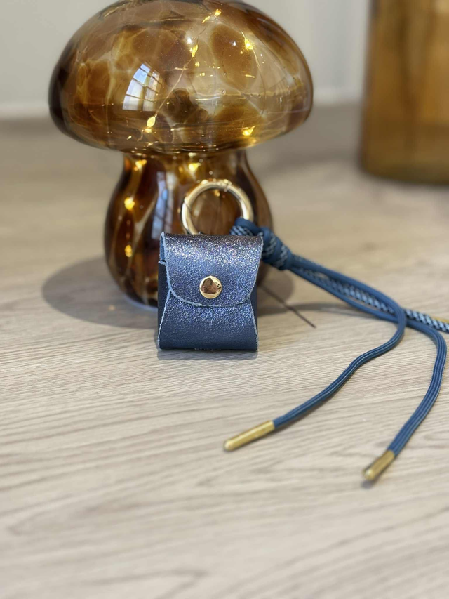 Porte-écouteurs ou Grigri de sac - Bleu irisé