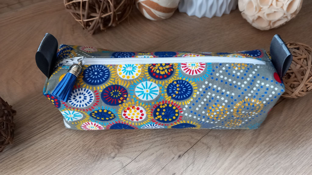 trousse d'écolier ou de bureau 