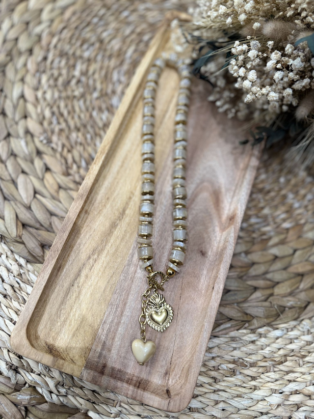 Collier Résine Beige Coeur