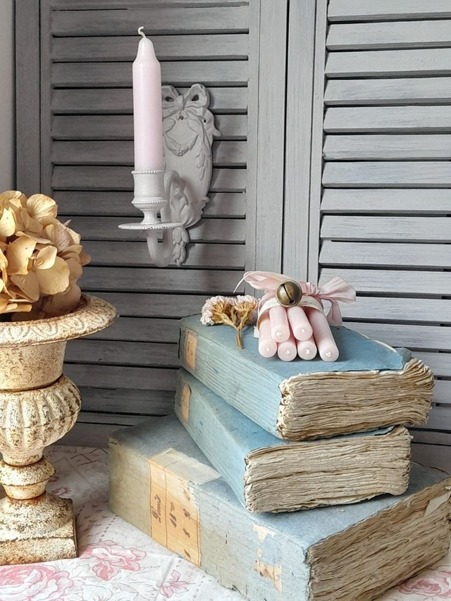 Bougeoir mural en métal patiné style Louis XVI