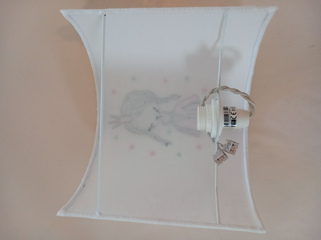 Applique murale électrifiée en lin brodé Princesse demi-cercle