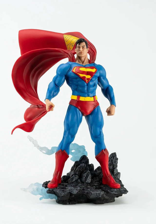 DC Comics: Superman (Classic Version) PX Figure