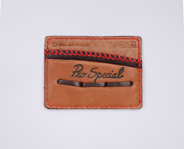 Pochette porte carte bleue cuir maroquinerie, faite à la main à partir d'un gant de baseball signé Vintage de marque, et porte clefs (handmade)