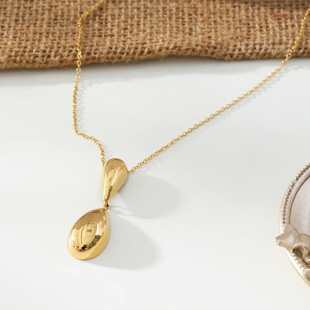 Collier Doré Avec Pendante Double Gouttes Epaisses Brillantes