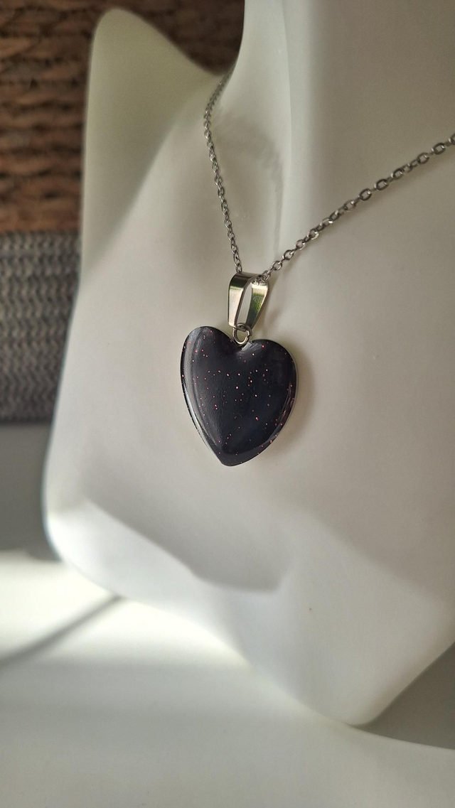 Collier cœur noir paillettes roses