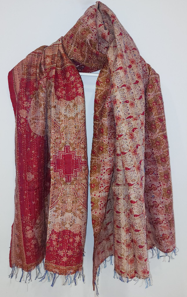 Châle femme réversible sari surcyclé et Kantha, unique, confectionnée à la main dans les villages indiens, rose, rouge