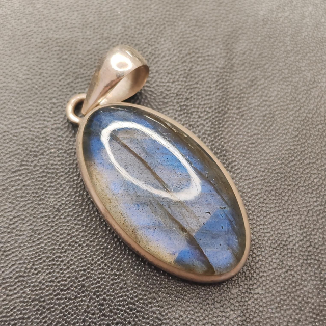 Pendentif Labradorite serti argent 925