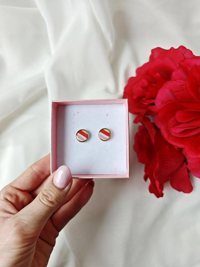 Valentinova kolekcija Red Love - mali uhani s pozlačenim krogom