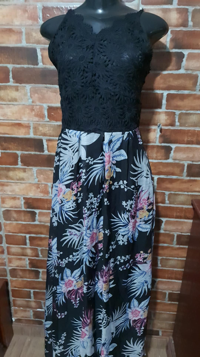 Vestido Estampado Florado,  T/M. OBS: usado super conservado 
