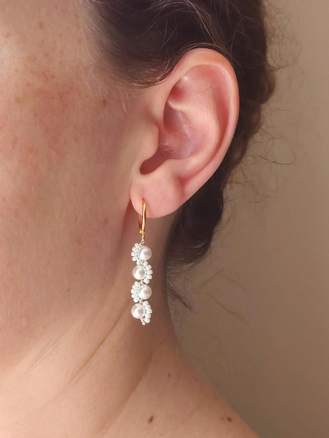 Boucles d'oreilles en perles nacrées/dorées 