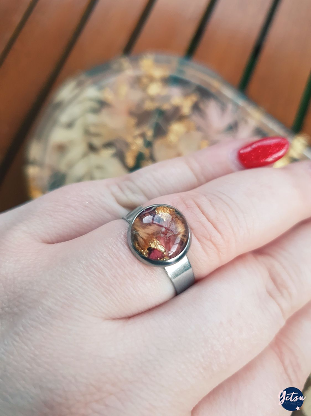 Bague réglable avec pétale de rose, feuilles d&#039;or, base argent