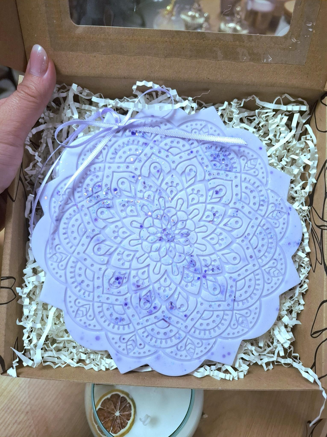 Levandule FRANCIE Mandala velká II. - vonný sójový vosk závěsný