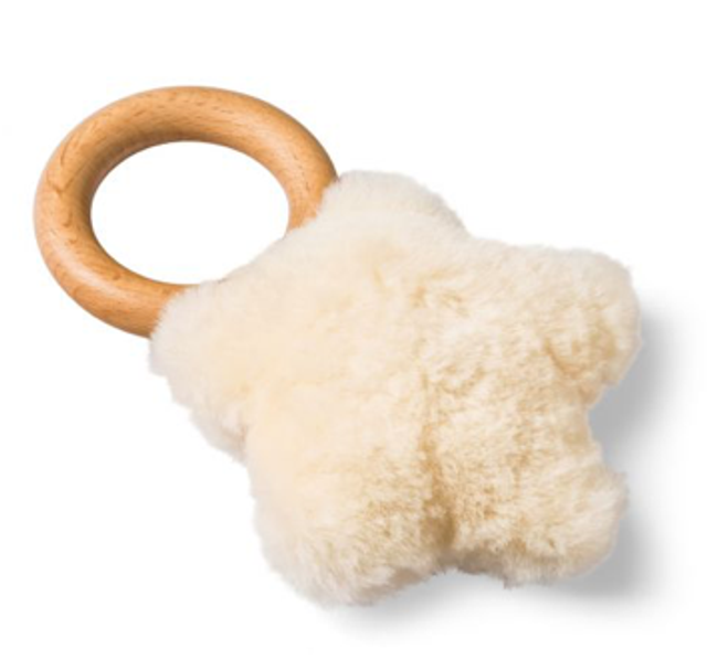 Babyrassel mit Lammfell