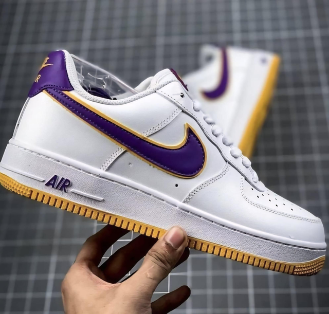 Nike Air Force Blanco y Morado