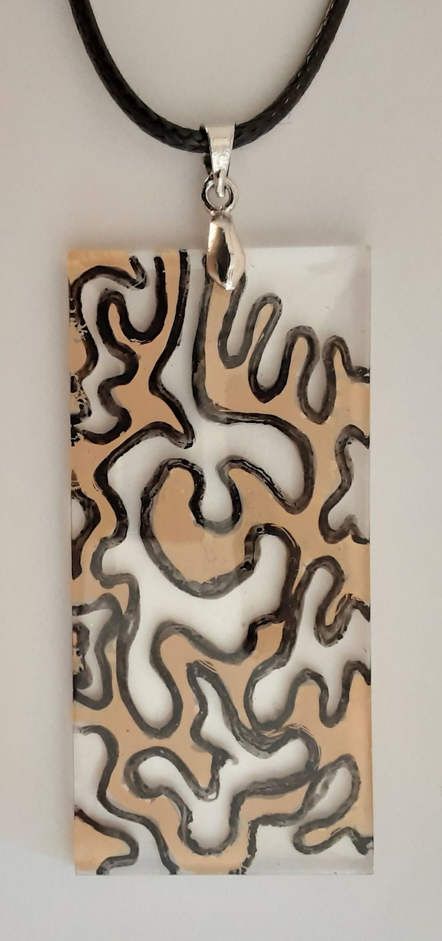 Pendentif grand rectangle collection Vitrail fond transparent et décor beige entouré de noir