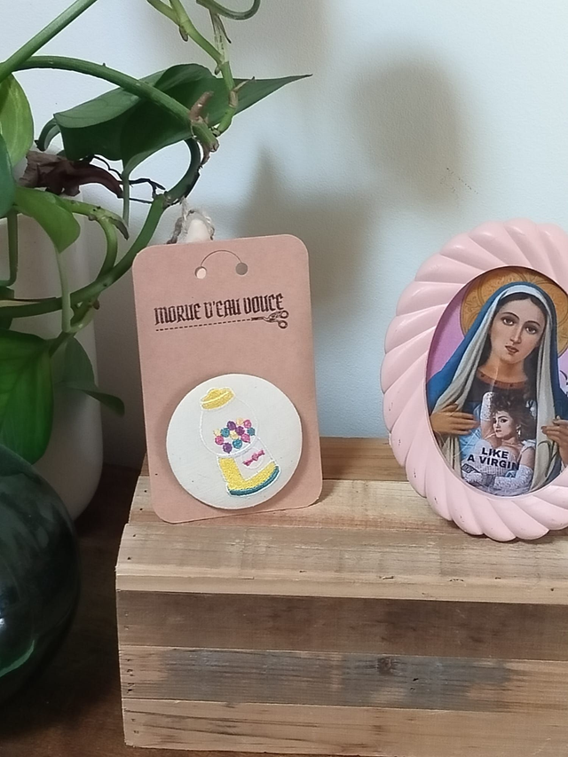 Broche &quot;Machine à bonbons&quot;