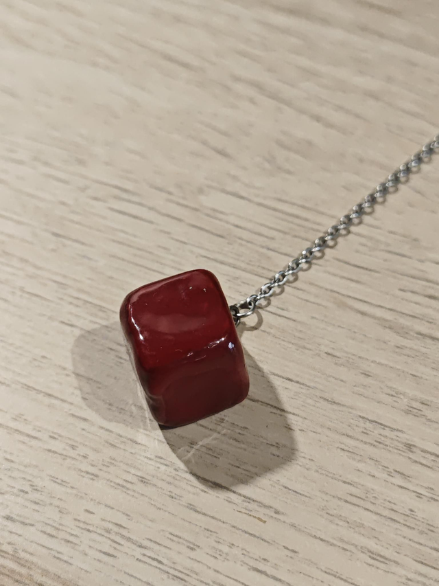 Pendule cube - rouge