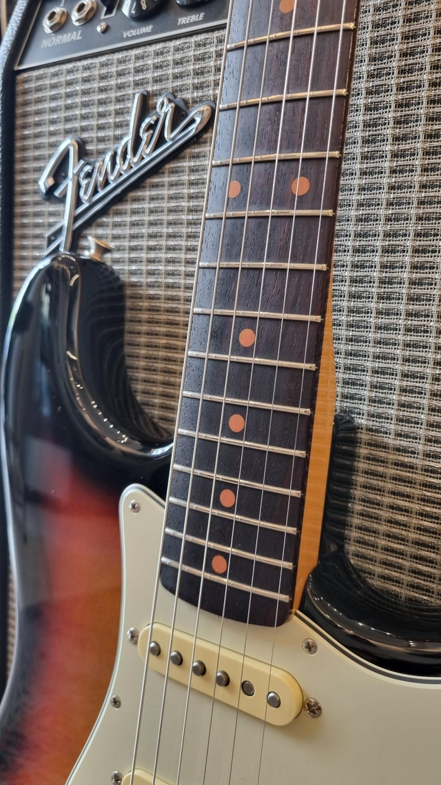 Fender American Vintage II 1961 Stratocaster Sunburst 2023 (Usato)