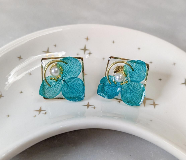 Pendientes de hortensias verdes-azuladas