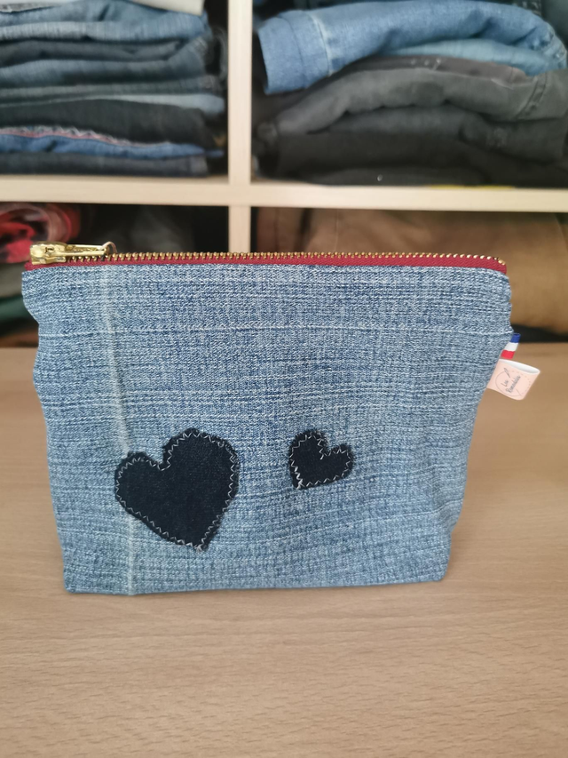 Trousse en tissu recyclé - 2 coeurs