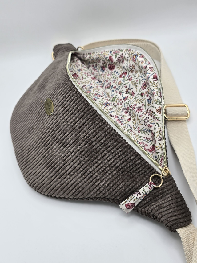 Grand sac banane en velours avec poche extérieure - taupe