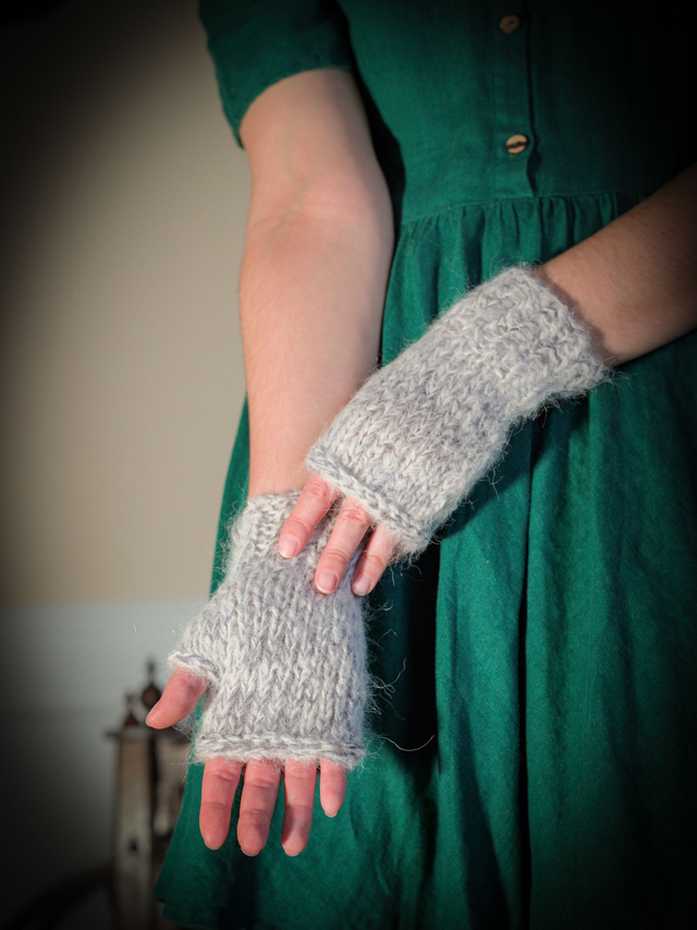 Mitaines en laine beige clair et nuances de gris