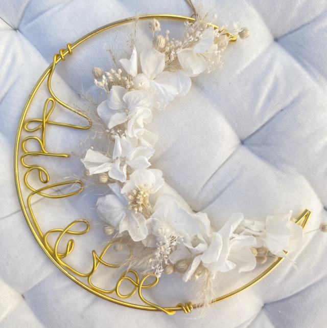 Lune fleurie personnalisée avec un prénom ou un mot, couleurs naturelles, décoration murale personnalisée, cadeau enfant, naissance