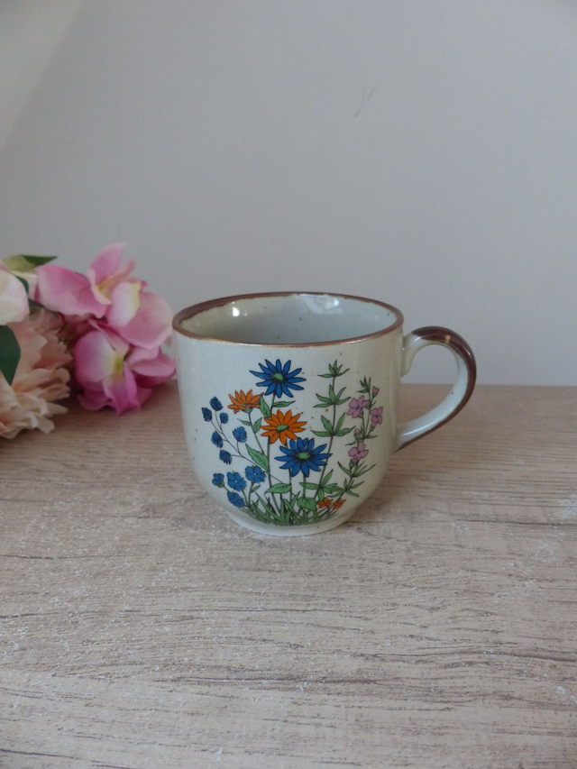Ensemble de Deux Mugs en Grès Moucheté – Fleurs Sauvages – Style Bohème Rétro – Cadeau Cocooning pour Couple – Déco Maison de Campagne