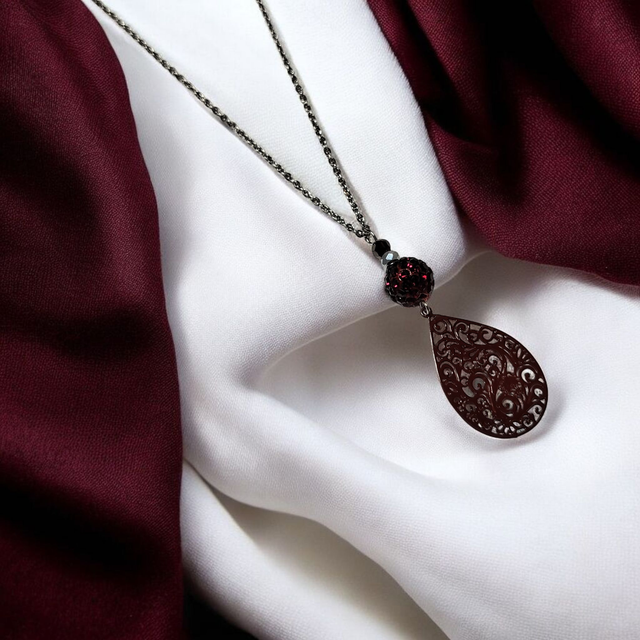 Collier acier inoxydable et cristal rouge bordeaux