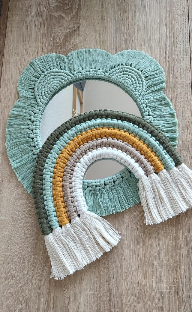 Miroir ourson vert d'eau & Arc-en-ciel "Baya" - Déco bohème macramé Fait main - Chambre enfant