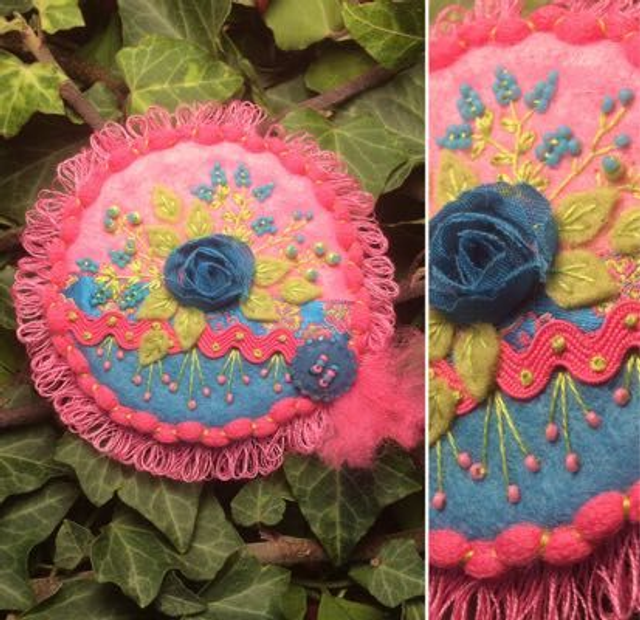 Broche Bleu Paon/Rose Vif Dentelle 