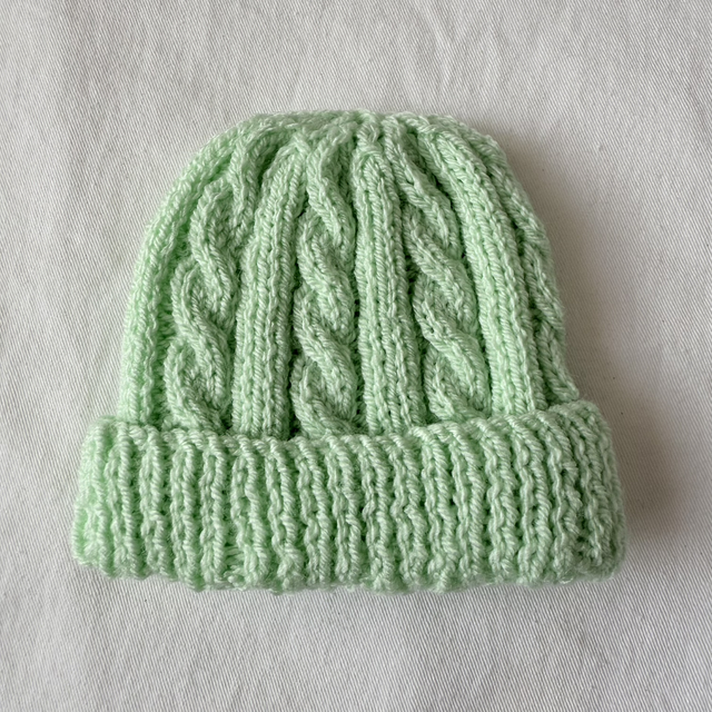 Green cable knit hat