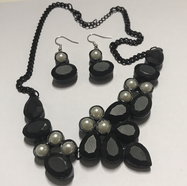 Black White Necklace-Earring Set - NS08