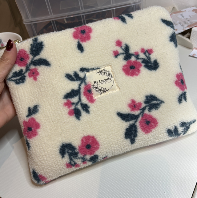 Petite pochette sherpa fleurs 
