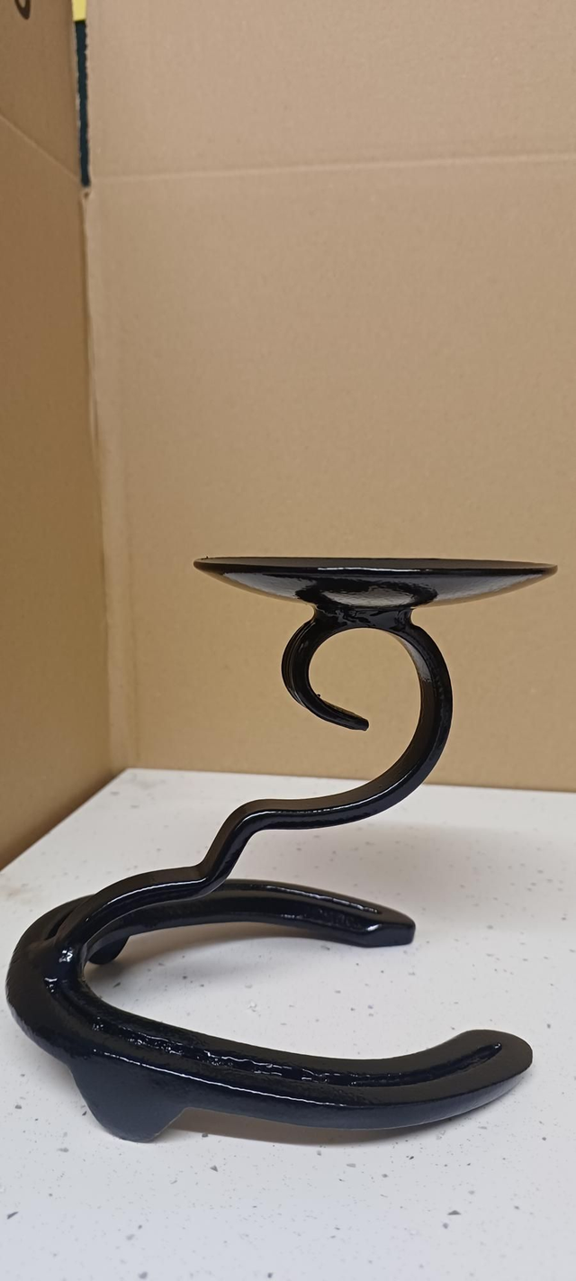 Horseshoe candle stick