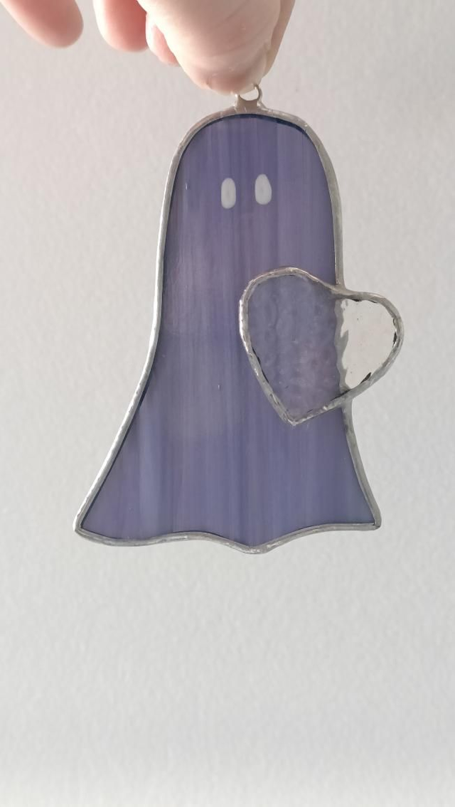 Fantôme d&#039;amour violet et cœur iridescent 