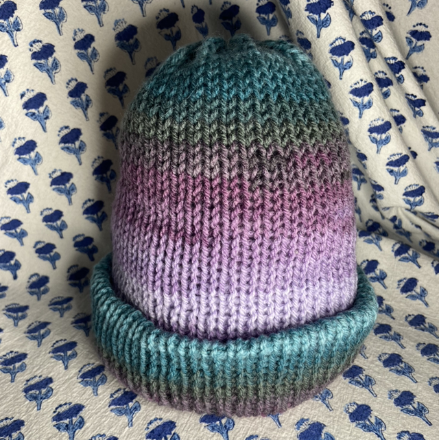 Ombré purple-blue reversible beanie