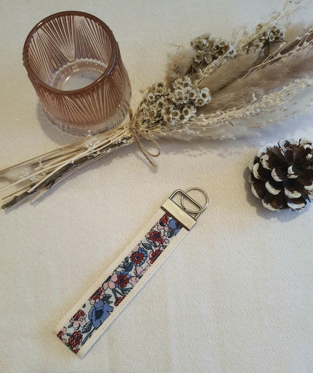 Porte clés bleu fleuri