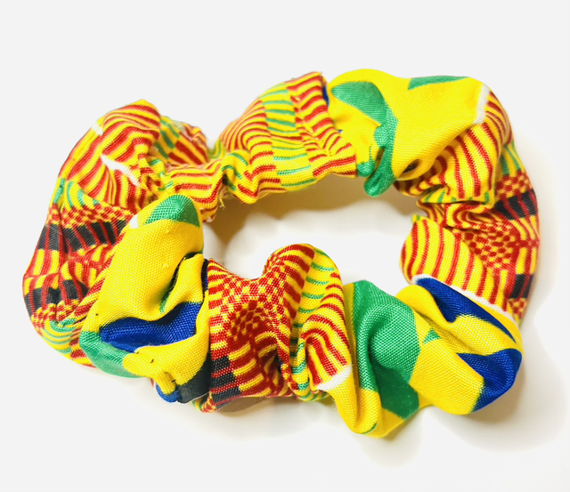 Kente Scrunchie – Handgemaakte Afro Haaraccessoire met Kleurrijk Afrikaans Design