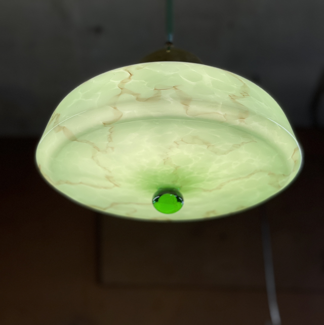 Mid-Century Art Déco grüne marmorisierte Glasleuchte Pendelleuchte von 1930 