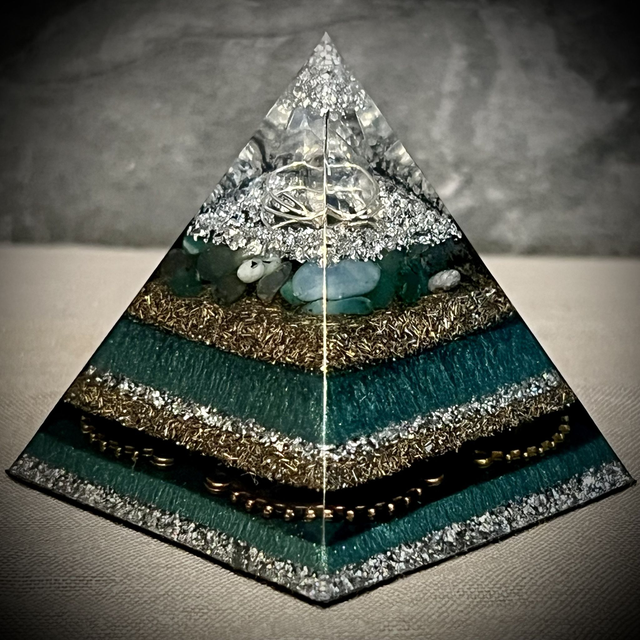 6cm Crystal Energy Pyramid with Clear Quartz &amp; Green Agate