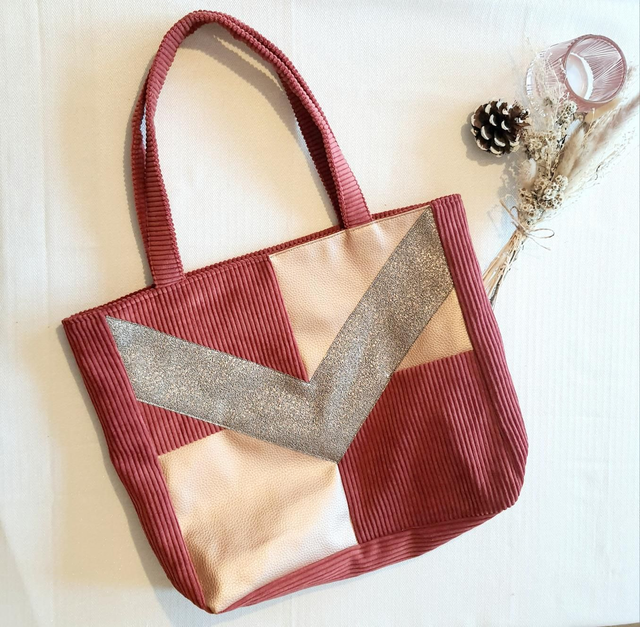 Sac cabas velours côtelé et simili rouge framboises