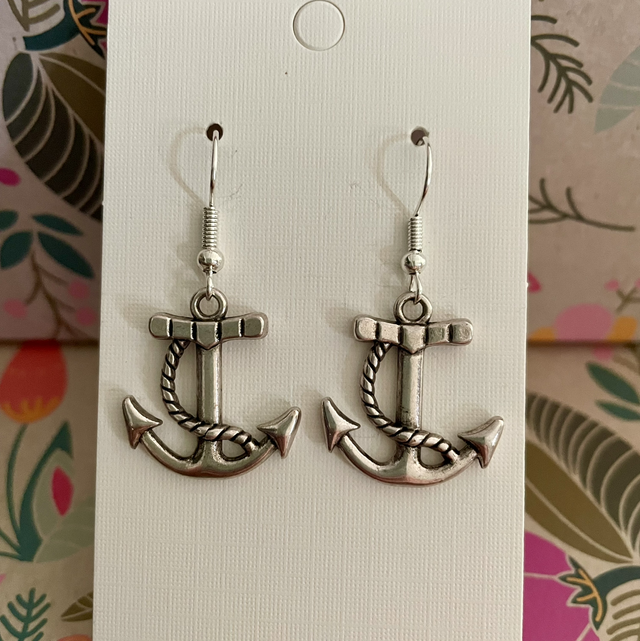 Anchor earrings with silver plated ear hooks 