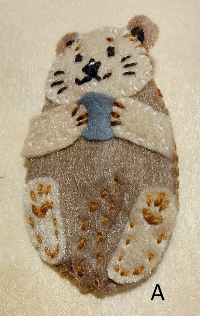 broche loutre feutrine