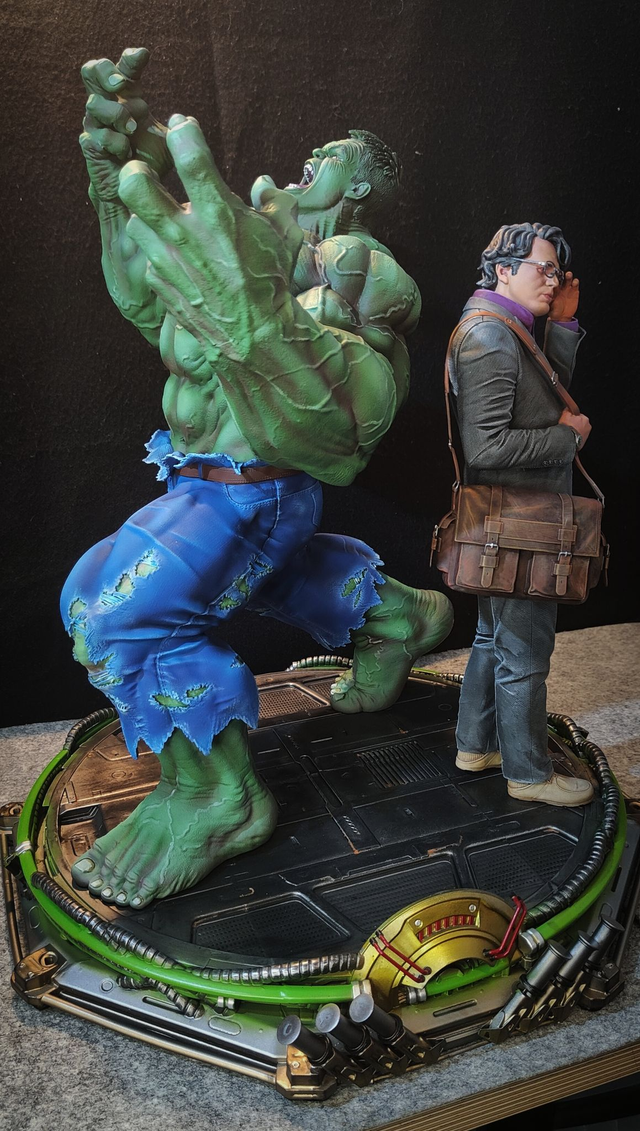 Diorama résine HULK &amp; BRUCE BANNER