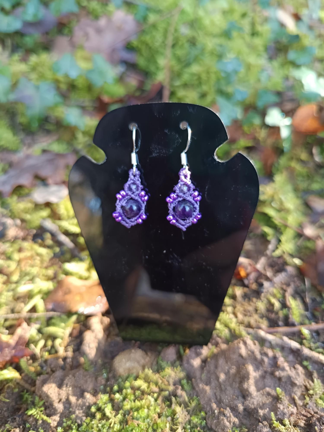 Boucle d'oreille violette en améthyste 