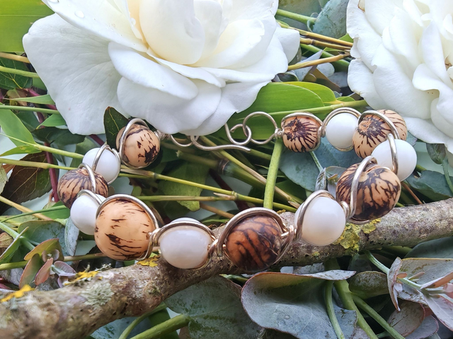 Bracelet antique graines d&#039;acaï et coquilles de palourdes