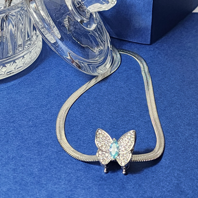 Colar Pingente Borboleta Cravejada Azul - Ródio